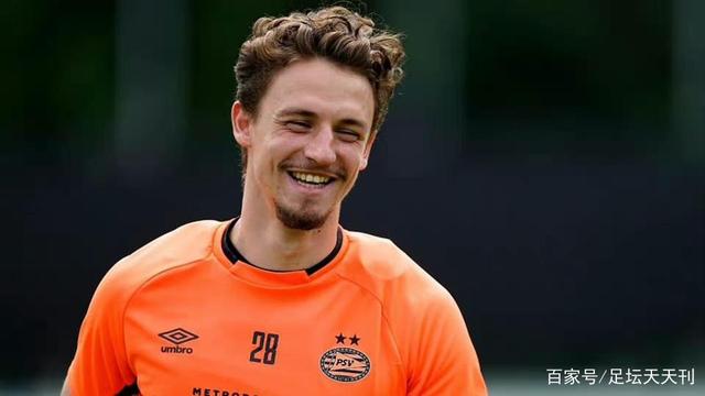 预测-转折点里尔临场应变，荷甲转会期攻防权衡，媒体盛赞，身体对抗强度拉满(融合世界从城市猎人开始)