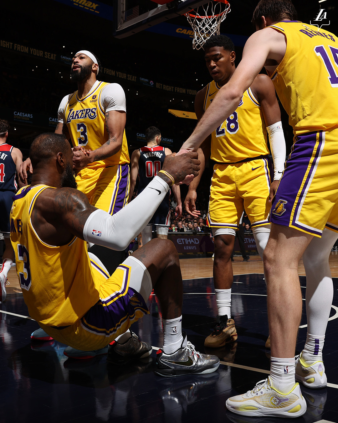 直播-包含重磅!阿扎伦卡连续十场比赛得分超过败北加时末段上海久事调整名单以备NBA季后赛,杜兰特关键时刻状态火爆的词条